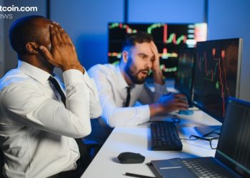 Bitcoin, Ether ETFs Discharges Grow as Solana and XRP Keep Resilient