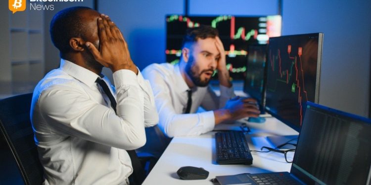 Bitcoin, Ether ETFs Discharges Grow as Solana and XRP Keep Resilient