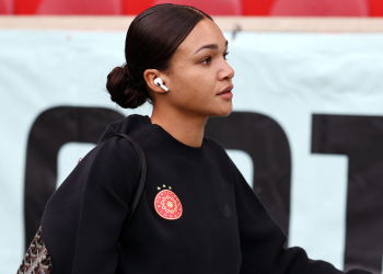 USWNT celebrity Sophia Wilson works out document gamer choice, will certainly remain with Rose city Thorns for 2026 period