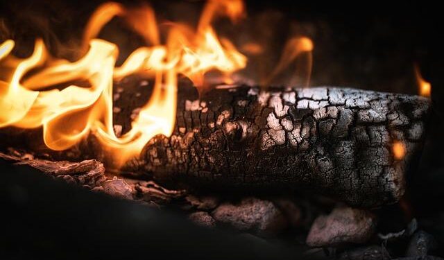 LUNC Burns Spike 74%, But Technical Price Setup Dims Hope