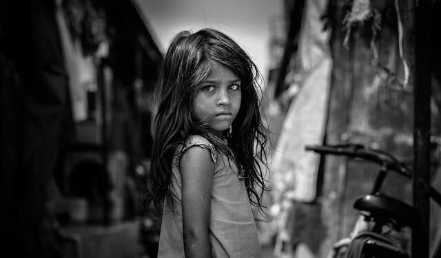 Grayscale Insiders Cut XRP & Solana ETF Exposure As Market Wobbles