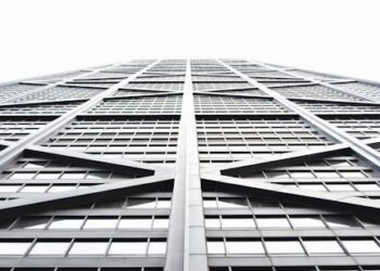 XRP and SOL Investment Products Defy Crypto Slump as Billions Pour In While Bitcoin Bleeds