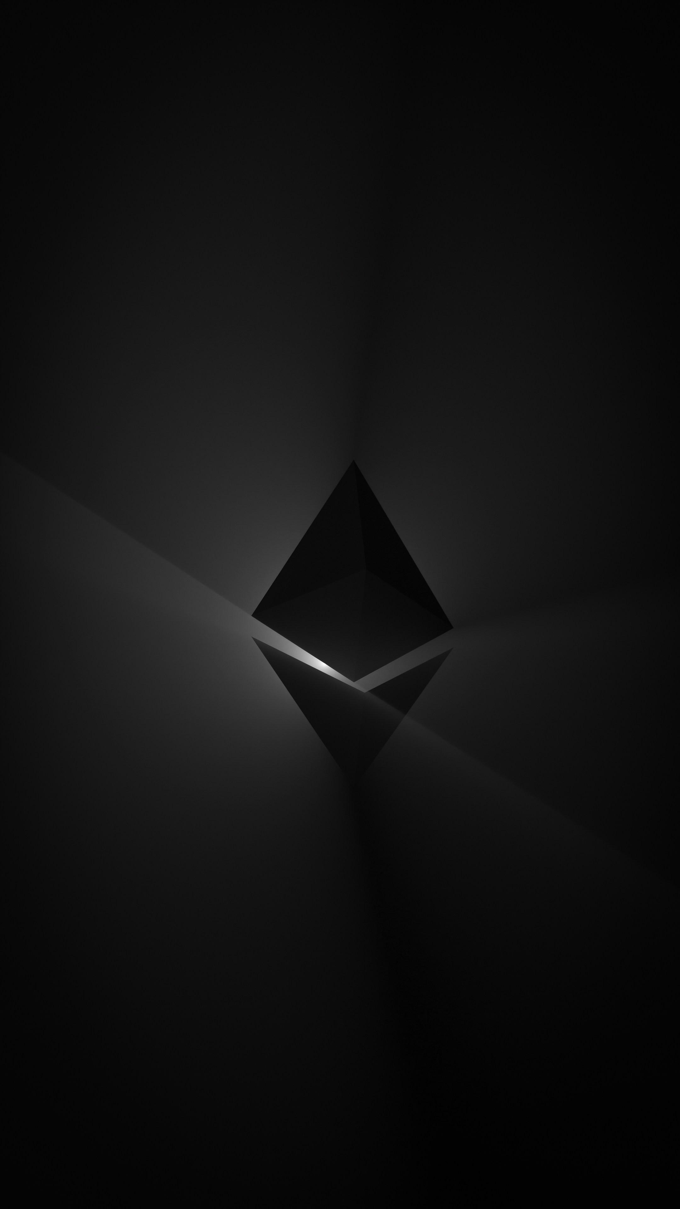 Key Support Level to Watch for Confirmation of Ethereum Triangle Breakdown