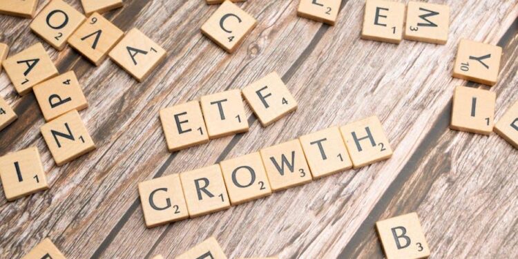 Solana ETFs Surge to $750M as Investors Largely Ignore Volatility