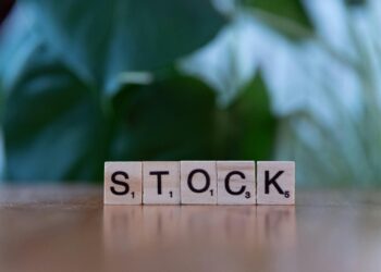 Lighter buybacks hit 3% of supply – But LIT holds above $1 IF…