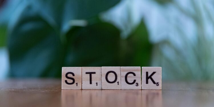 Lighter buybacks hit 3% of supply – But LIT holds above $1 IF…